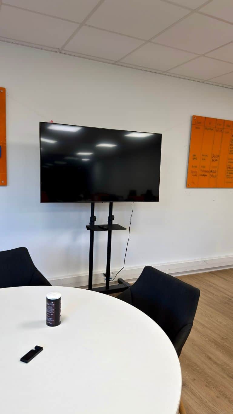 Écran bureau de 3 à 6 personnes vertical